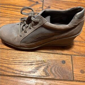 Taupe gorgeous wedge sneakers